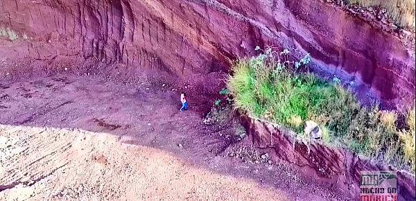  Jugando con drone y encuentro adolescentes follando en la montaña nunca imagine descubrí mi gusto voyeur